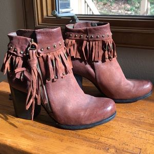 A.S. 98 leather fringe booties